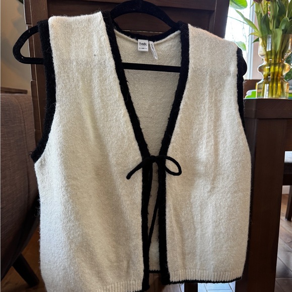 twik Sweaters - White and Black Women's Sweater Vest